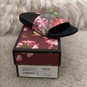 Gucci GG Supreme Flora